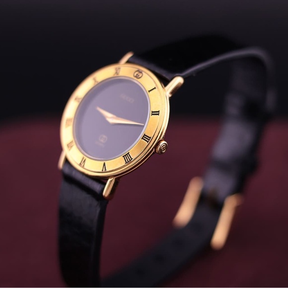 1990s  Gucci Women’s Watch
Ref. No. 3001L
18k Gold-Plated Case, Swiss Made - Picture 3 of 10